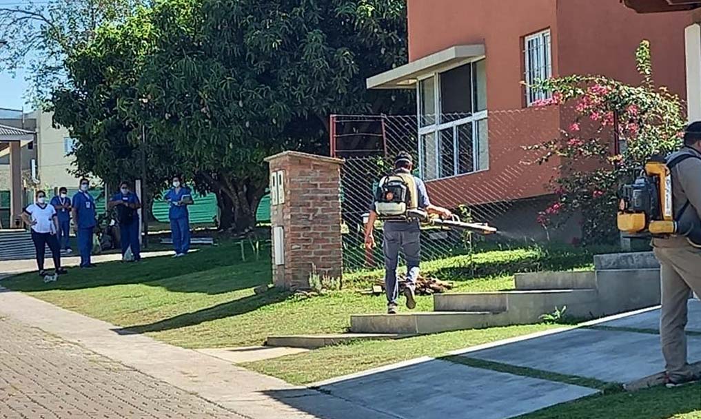 Realizaron un operativo de bloqueo por caso sospechoso de dengue –  Ministerio de Salud Pública de Tucumán