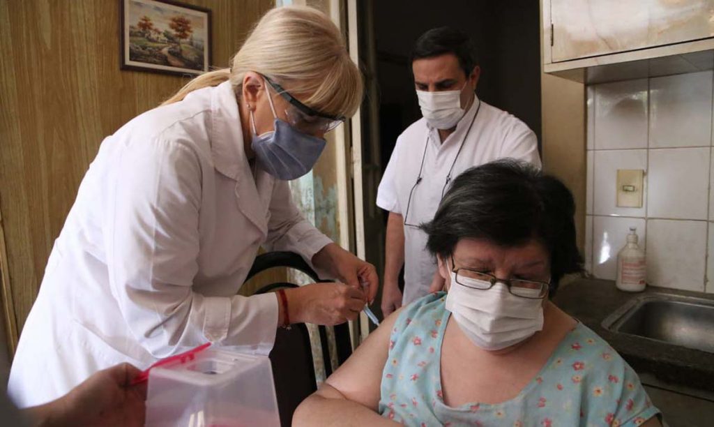 Continúa la vacunación domiciliaria a pacientes de alto riesgo con obesidad  mórbida – Ministerio de Salud Pública de Tucumán