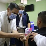 “The Minister of Public Health vaccinates police personnel against flu and Covid”