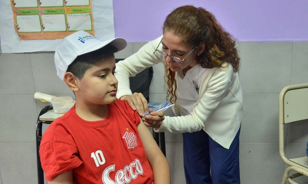 Salud incentiva la vacunación de la población infantil en invierno para prevenir formas graves de enfermedades