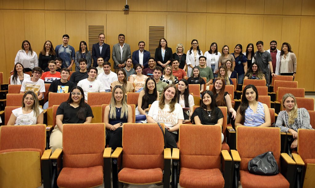 El ministro visitó la Facultad de Ciencias de la Salud de la UNSTA