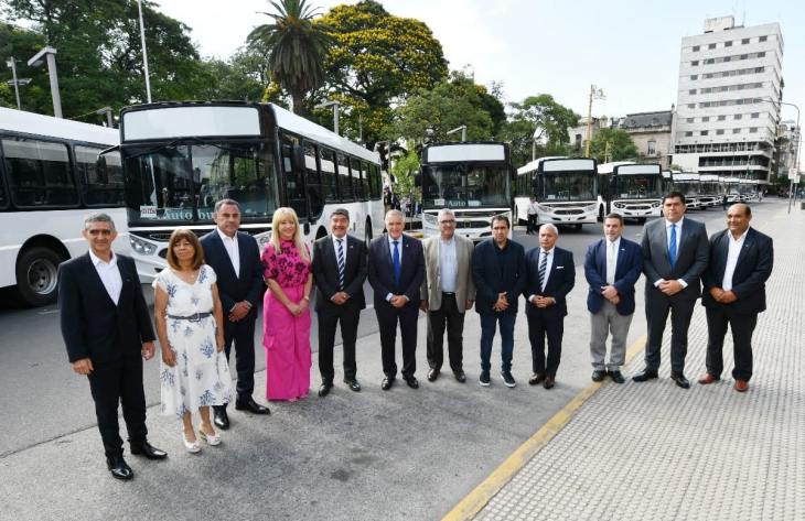 Medina Ruiz participó del acto donde Jaldo presentó los primeros 17 colectivos adquiridos por la Provincia