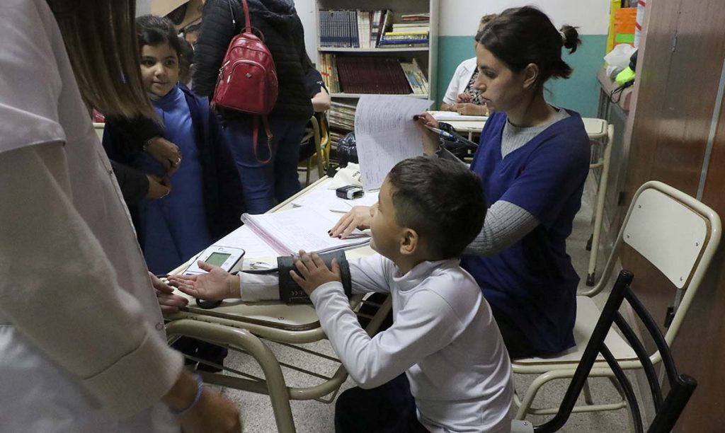 Salud realiza evaluaciones para ficha médica en la Escuela Petrona Jiménez Campero de Yerba Buena