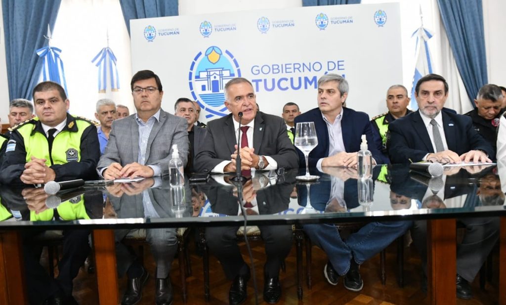 Jaldo destacó el trabajo en salud: «En nombre de todos los tucumanos, un profundo agradecimiento al personal de salud por su vocación, solidaridad y dedicación. ¡Muchas gracias por todo!»
