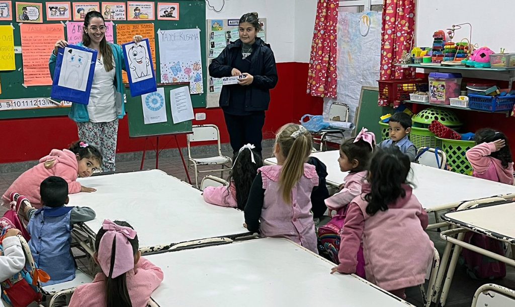 La sonrisa comienza en la infancia: Salud Pública llegó al jardín de El Cadillal con una jornada de prevención bucal
