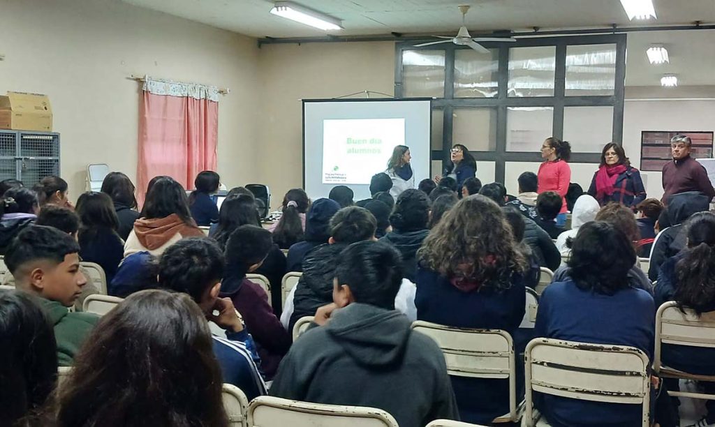 Se realizó una capacitación sobre las consecuencias del uso del cigarrillo y el vapeador en la Escuela Barrio Policial