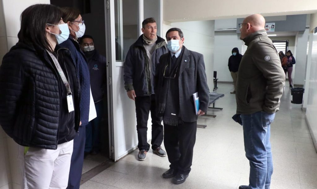 El ministro visitó el Hospital de Alberdi para fortalecer las estrategias de atención en el interior de la provincia