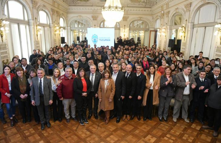 El ministro de Salud Pública acompañó al gobernador Jaldo firmó 4 proyectos de ley que brindarán estabilidad a los docentes