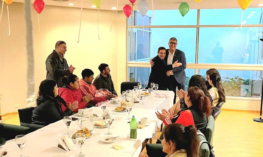 El ministro Medina Ruiz acompañó a pacientes en la Casa de Tucumán en CABA