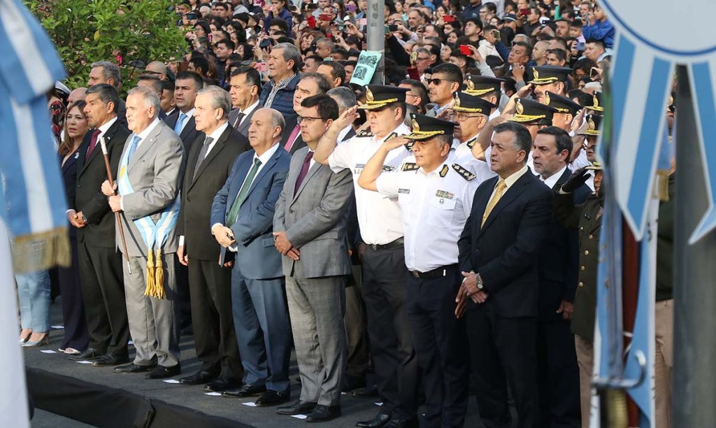 Medina Ruiz acompañó a Jaldo en la toma de juramento de más de 1.200 policías y entrega de equipamiento