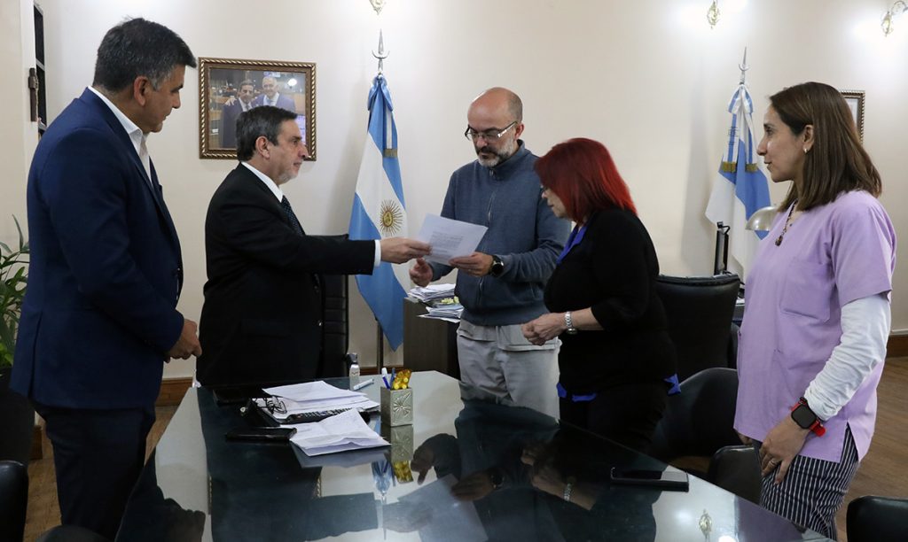 El ministro puso en funciones al doctor Lucas Esteban Carbonell como jefe de Sala de Partos del Hospital Eva Perón