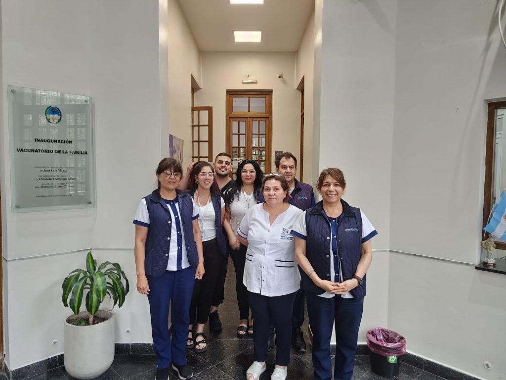 Los tucumanos se acercaron al Vacunatorio de la Familia para completar esquemas y recibir la vacuna contra el dengue Los tucumanos se acercaron al Vacunatorio de la Familia para completar esquemas y recibir la vacuna contra el dengue