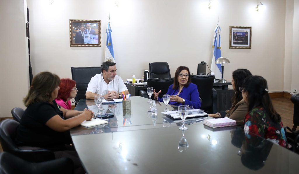 Salud y Educación coordinan capacitación sobre pubertad precoz para docentes y directivos