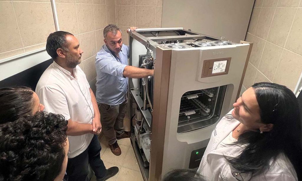 La capacitación sobre un nuevo equipo de esterilización fortalece el servicio quirúrgico del hospital Centro de Salud