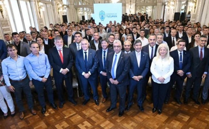 El ministro acompañó al gobernador en la apertura de sobres de la licitación para la concesión de la Terminal de Ómnibus de Tucumán