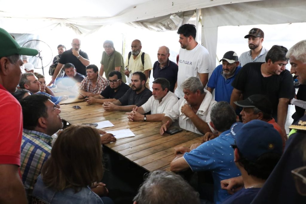 Evaluaron la situación en La Madrid y avanzan las tareas para el regreso seguro de las familias