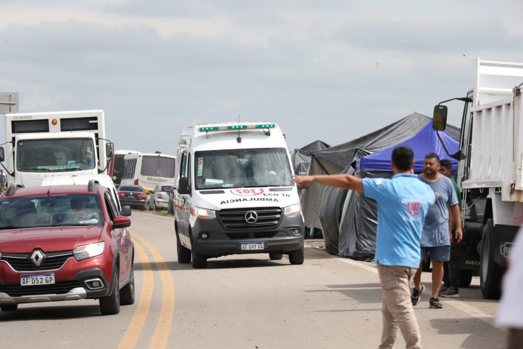 Salud despliega un operativo sanitario integral en La Madrid para asistir a la población afectada