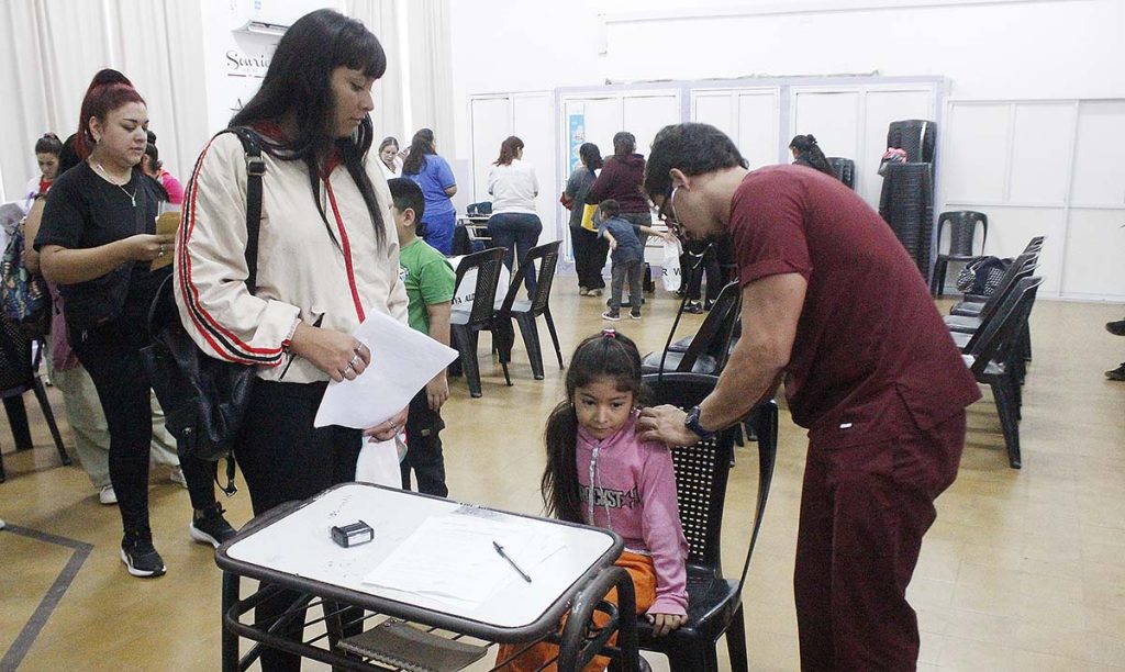 Salud acerca controles integrales a estudiantes de Alderetes