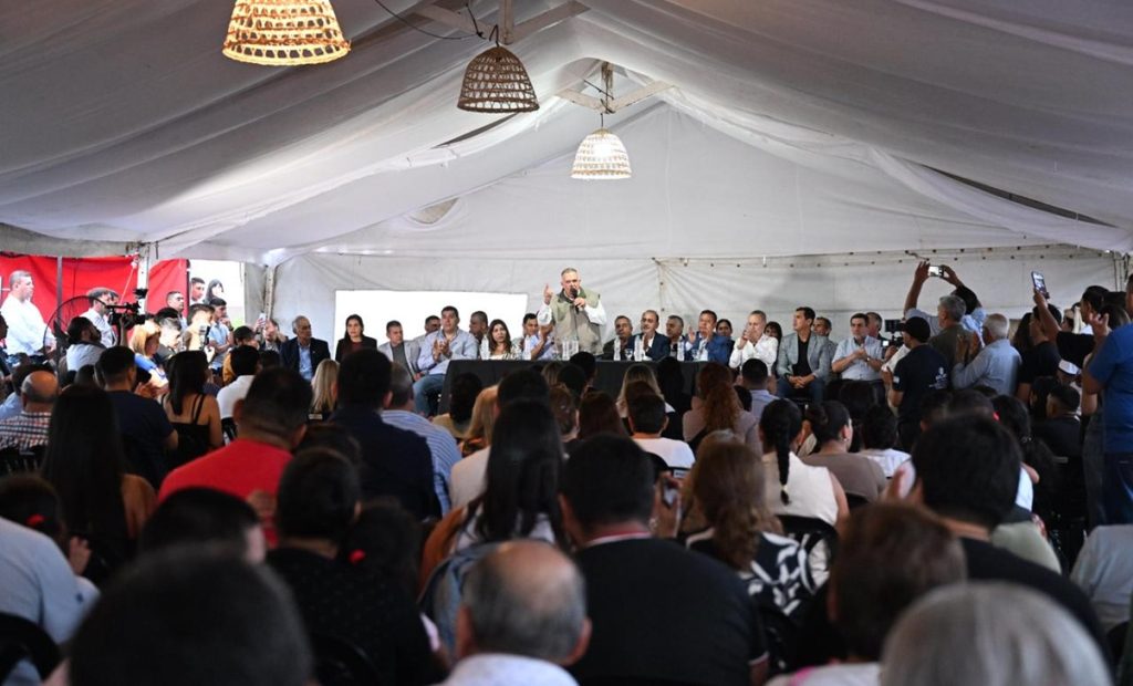 El ministro acompañó al gobernador en la entrega de 52 viviendas en Burruyacú y destacaron la reactivación de la obra pública