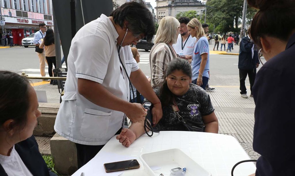 Medina Ruiz participó del operativo de prevención y promoción de Salud en la vía pública
