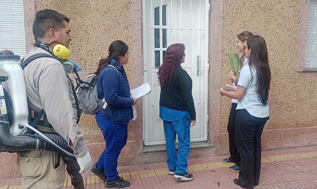 Salud refuerza operativos de control focal ante casos sospechosos de Chikungunya en Villa 9 de Julio