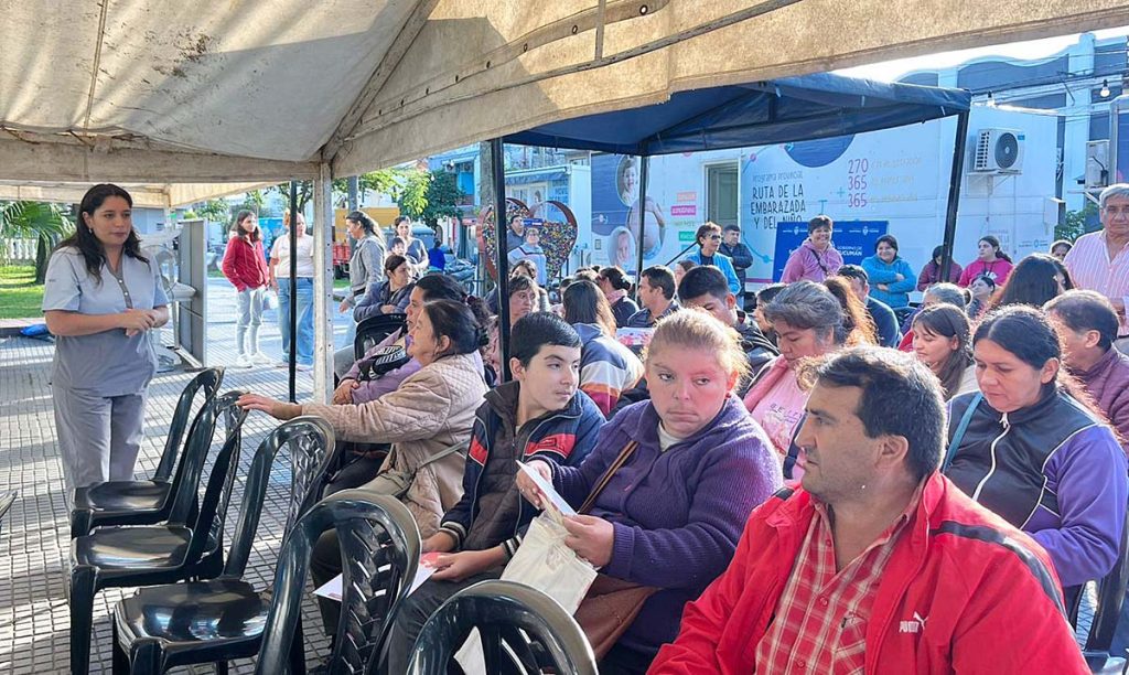 El tráiler “La Ruta de la Embarazada y el Niño” supera las 3.500 atenciones en Simoca