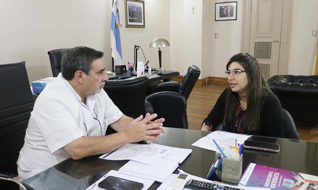 El ministro de Salud recibió a Milagros Aragón, seleccionada para un intercambio médico en España