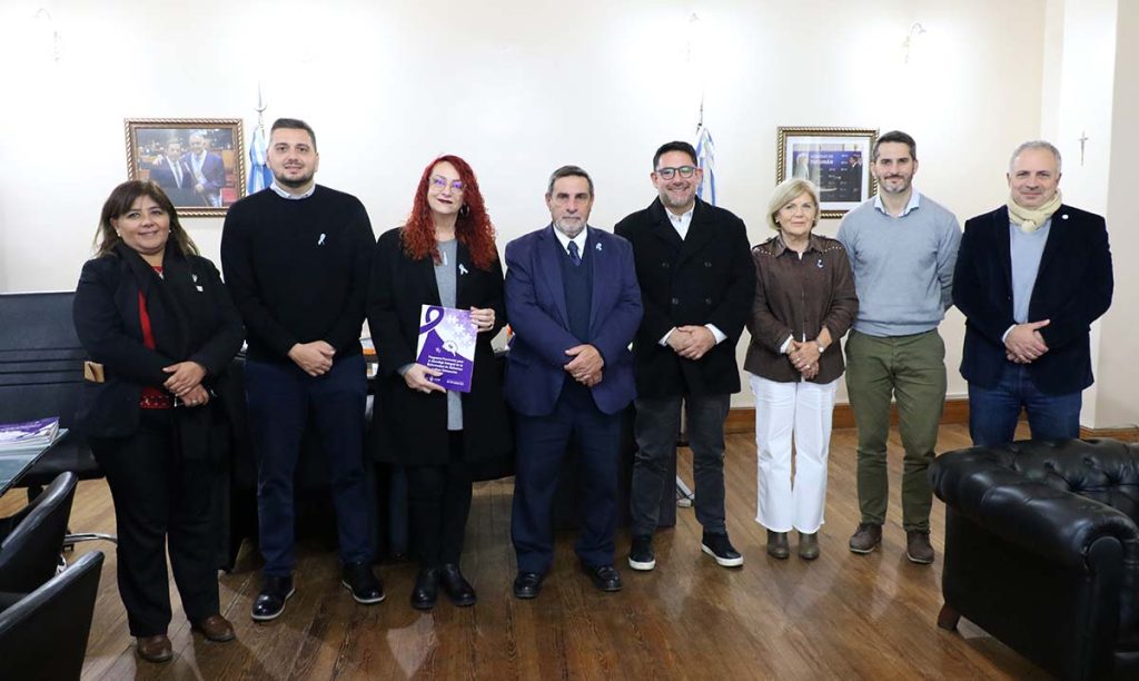 El Ministerio impulsa nuevas acciones junto a organizaciones dedicadas al Alzheimer