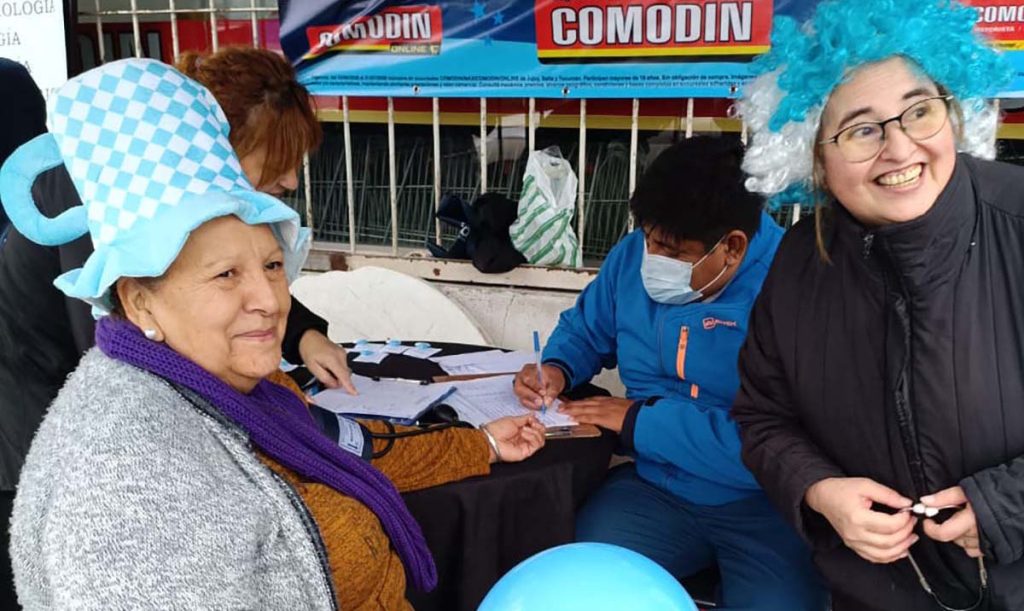 Programa Palpitar: la Policlínica Villalonga acerca controles preventivos a la comunidad en un supermercado de avenida Alem