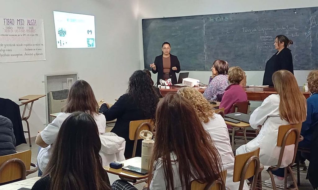 Charla sobre Incontinencia Urinaria en hombres y mujeres en el Hospital del Carmen