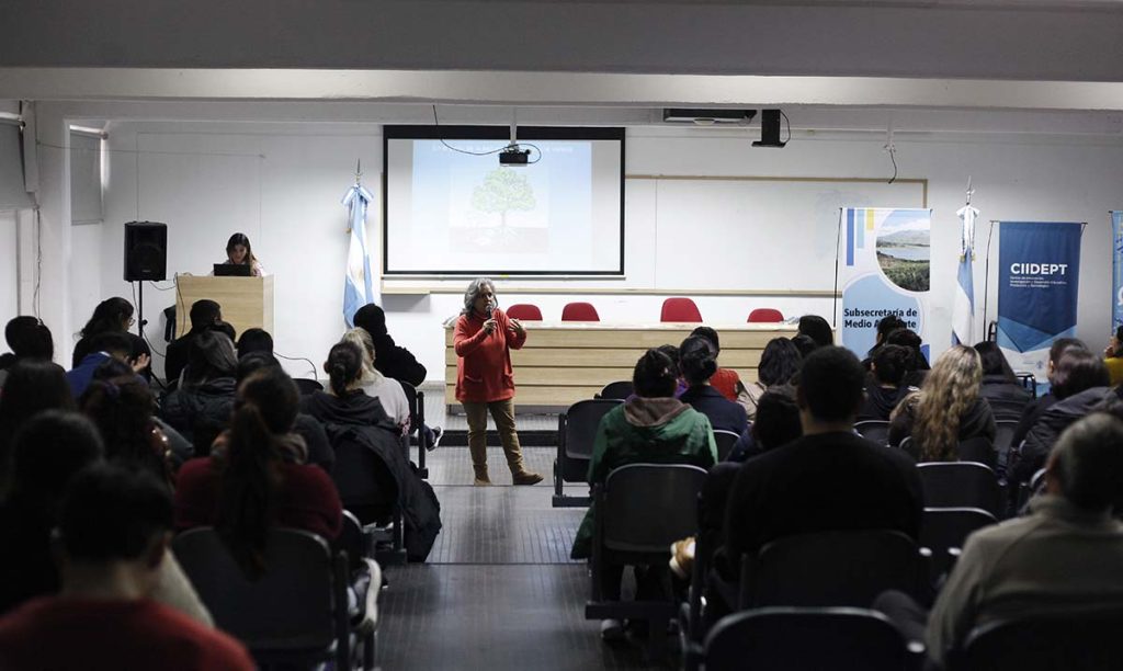 En el Mes del Ambiente, Salud participó de una jornada de formación docente