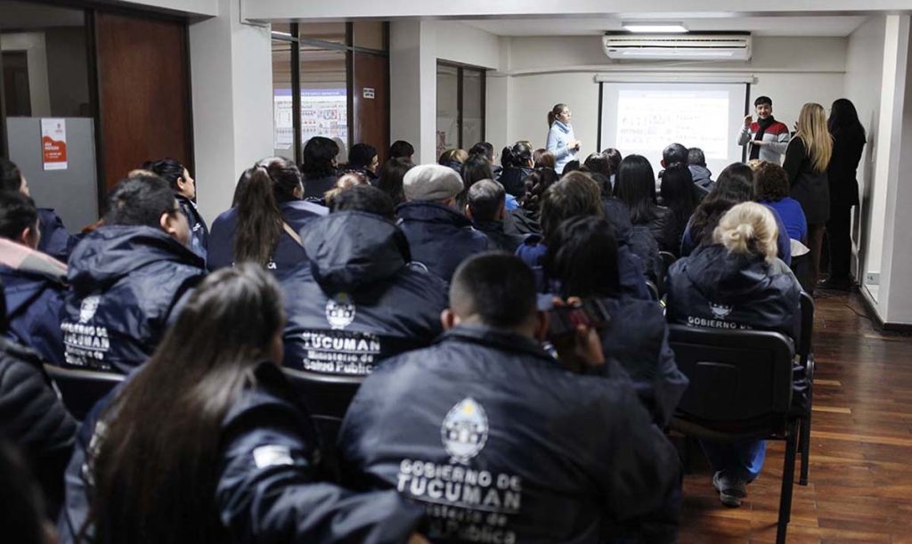Agentes sanitarios incorporan herramientas para mejorar la comunicación con la comunidad sorda