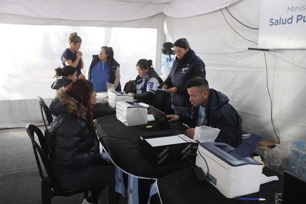 Más servicios de salud llegan a Plaza Lola Mora