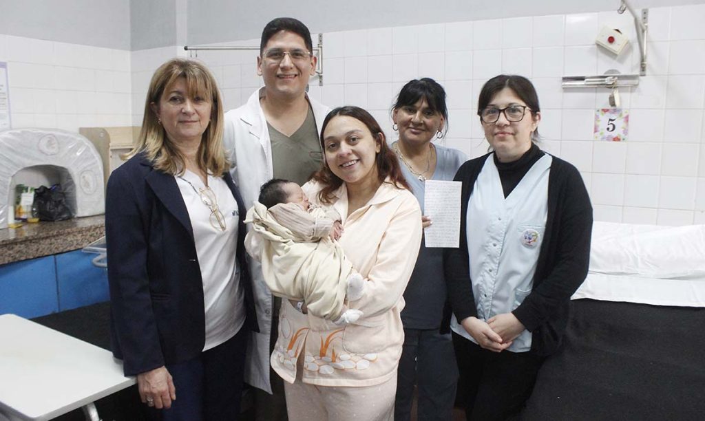 Una carta de gratitud emocionó al equipo de maternidad del Hospital Avellaneda tras el nacimiento de Santino