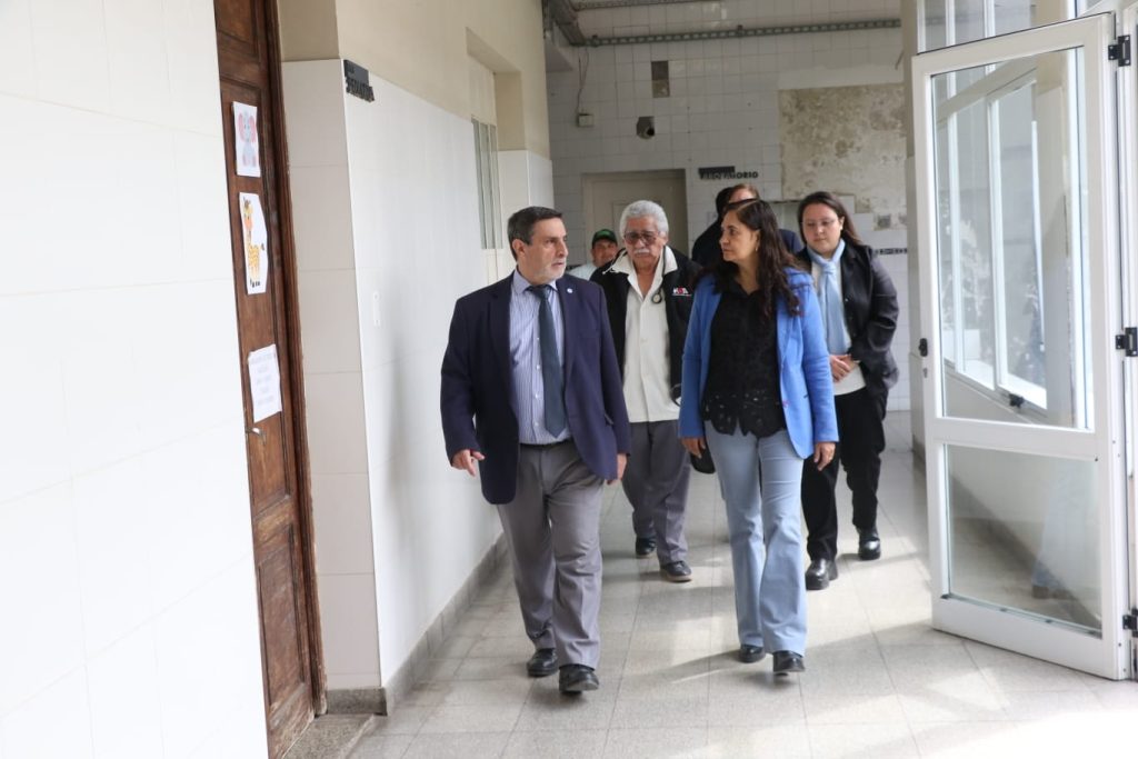 Medina Ruiz recorrió el Hospital de Alberdi y destacó su capacidad de respuesta para la región