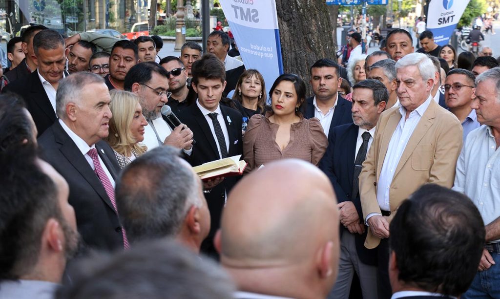 El ministro Medina Ruiz estuvo en la inauguración del Paseo Alberdi IA