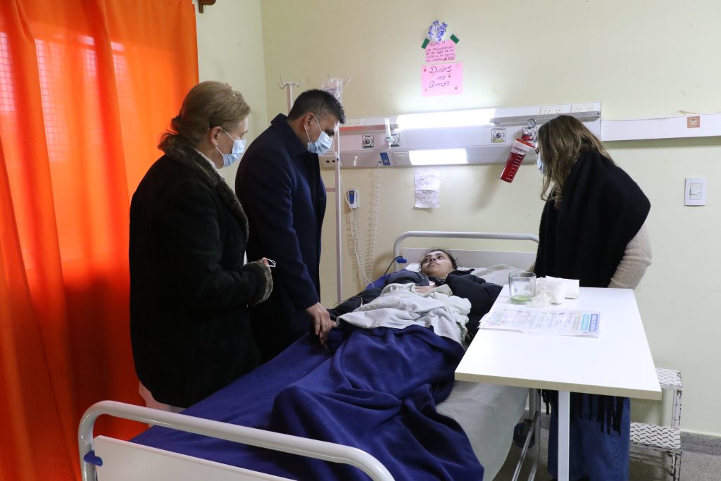 Trasladaron a Tucumán a una joven accidentada en Bolivia para continuar su recuperación
