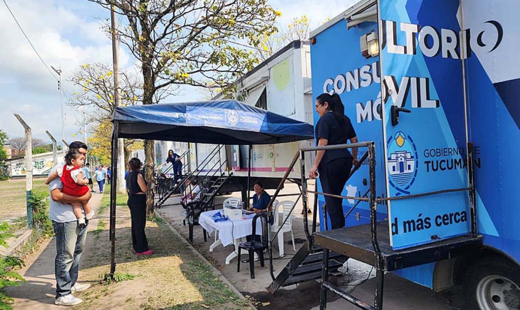 Hospital Móvil acerca múltiples servicios al barrio Oeste II durante toda la semana