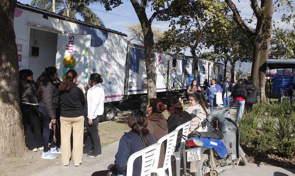 El Hospital Móvil continúa acercando servicios de salud a los vecinos del barrio Los Plátanos