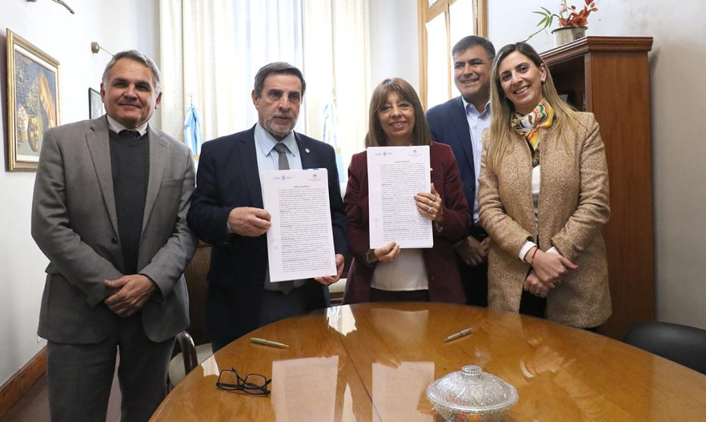 Salud y Educación acuerdan el uso de un inmueble para ampliar espacios destinados a las necesidades sanitarias