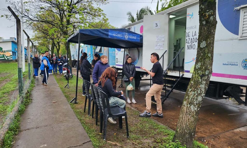 El Hospital Móvil culminó dos semanas de atención en el barrio Oeste II y continuará su recorrido en plaza La Candelaria