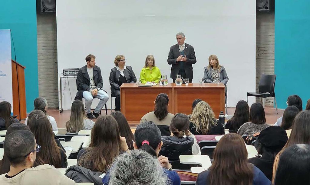 Profesionales analizaron nuevos desafíos en el abordaje de las adolescencias