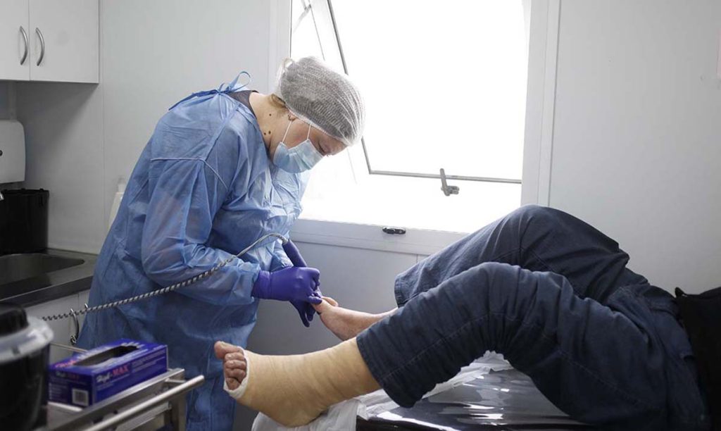La podología hospitalaria, clave para prevenir complicaciones y cuidar la salud de los pies