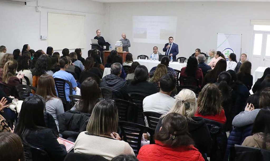 Salud fortalece la atención integral del desarrollo infantil con jornadas de capacitación interdisciplinaria
