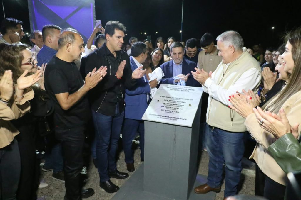 Jaldo inauguró obras en Burruyacú y entregó una ambulancia para reforzar la atención sanitaria