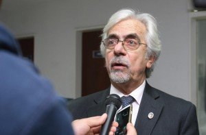 Dr. Mario Palermo - Jefe del Depto Materno Infantil del Hosp. Posadas y jefe de la Cátedra de Obstetricia de la UBA